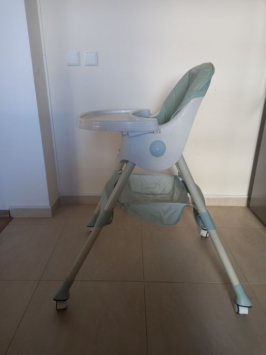 Vând scaun de masă copii.