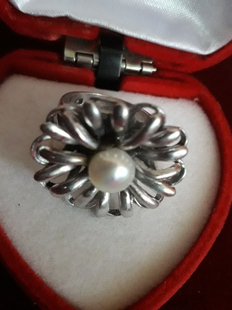 Inel vechi din argint cu perla