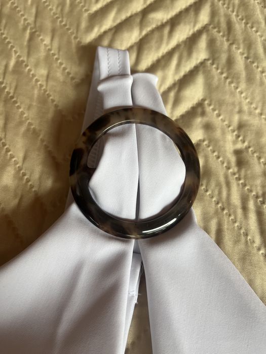 Цял бански костюм в бяло и черно