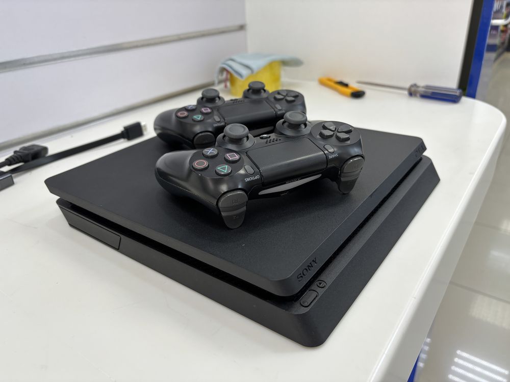 Playstation 4 slim