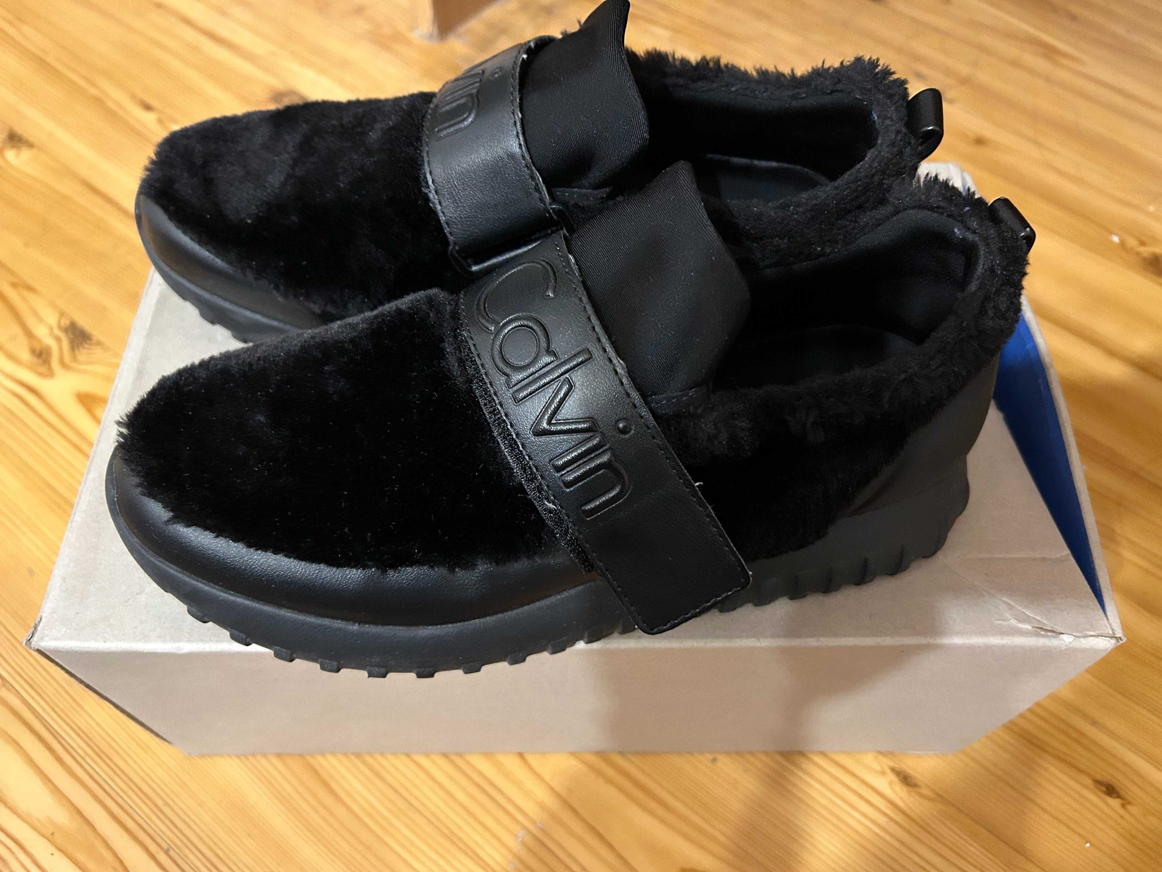 Calvin Klein нови меки обувки CK, 39