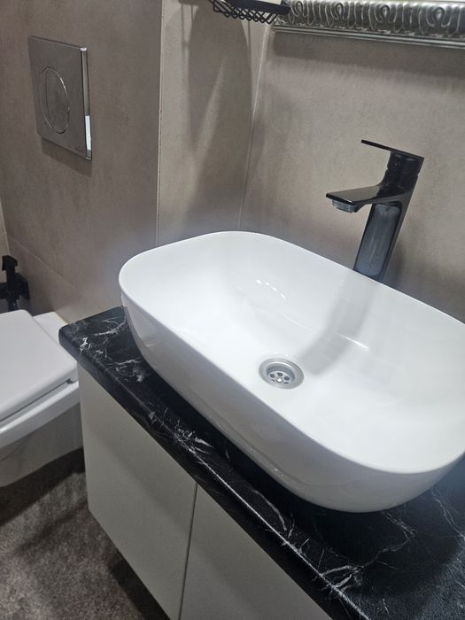 Мойка, смеситель для ванной