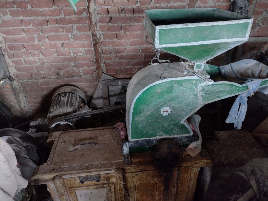 Фуражомелка трифазна - чукова с два мотора 7 kw и 5 kw + сита