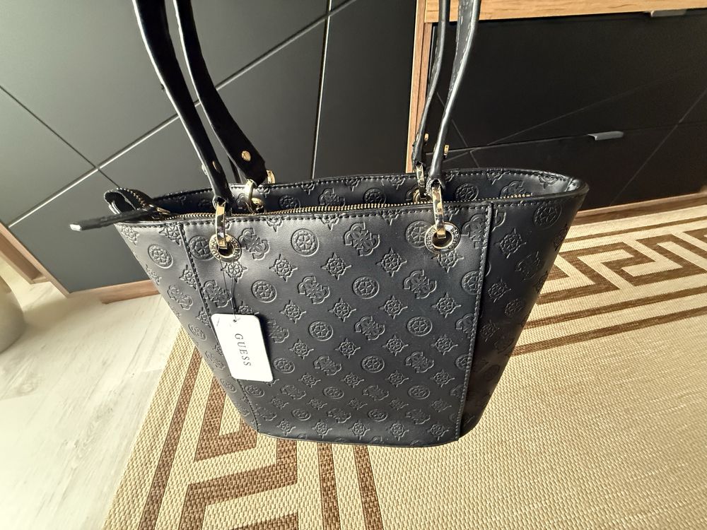 Дамска чанта Guess
