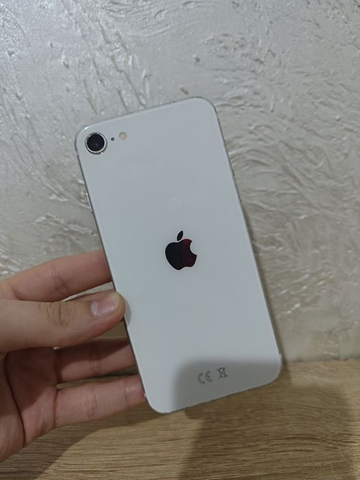 IPhone SE 2020 64 GB в идеальном состоянии