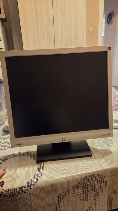 Монитор benQ в сив цвят