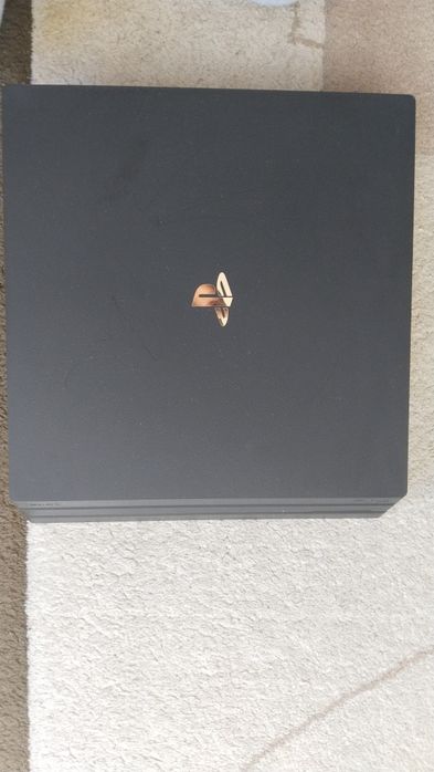 PS4 PRO 1 TB [Топ състояние]