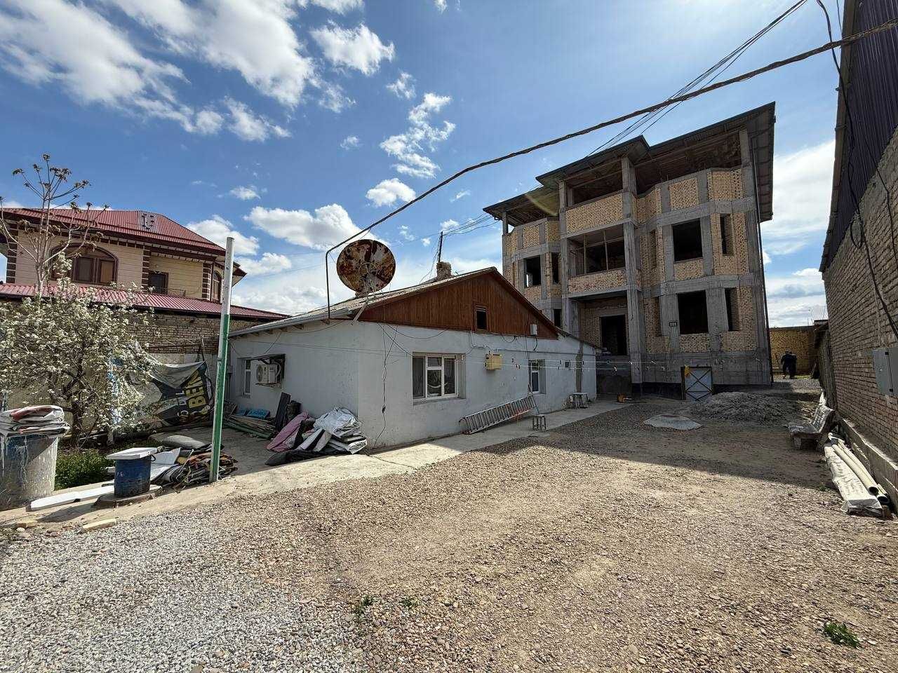 hashamatli hovli sotuvda 8 sotiq