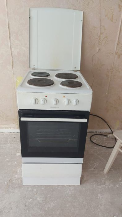 Продаётся б/у электроплита hansa с духовкой