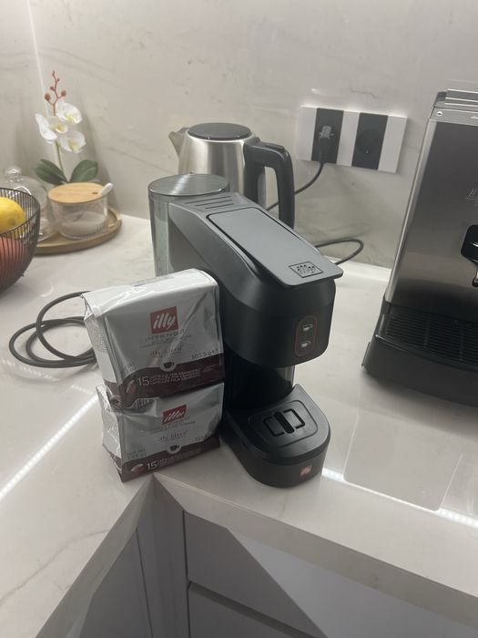 Капсулна кафемашина ILLY SMART MPS