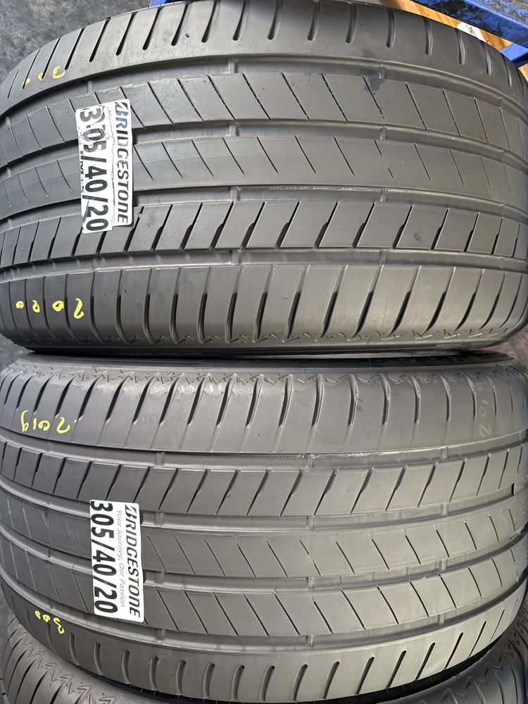 305/40/20 Bridgestone , Michelin