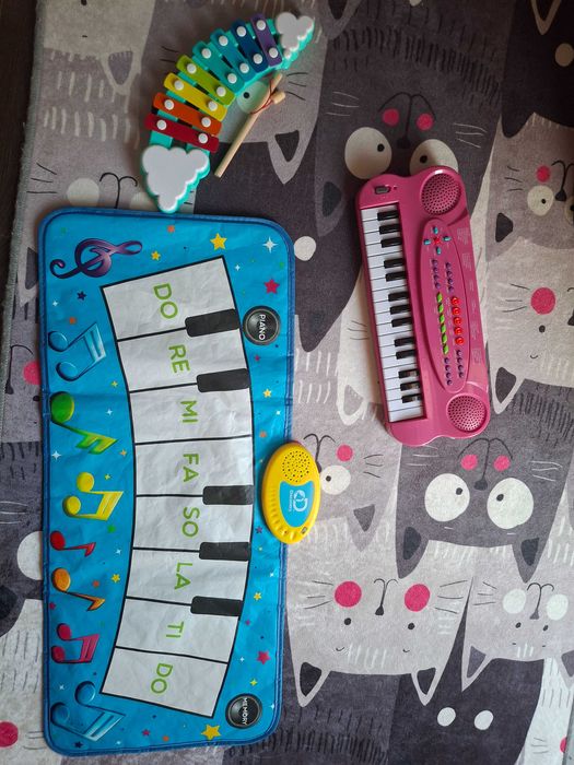 Vand lot cu 3 jucarii muzicale