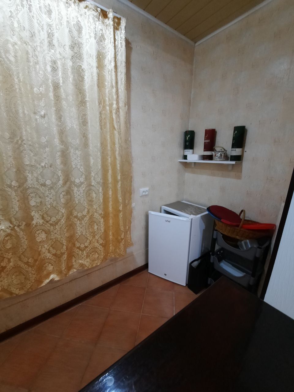 Продам 1/1/4 Массив Феруза (под офис)