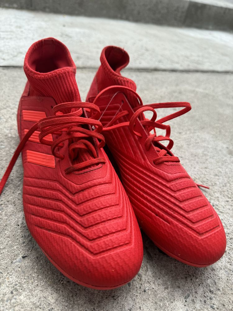 Ghete pentru fotbal , Adidas Predator