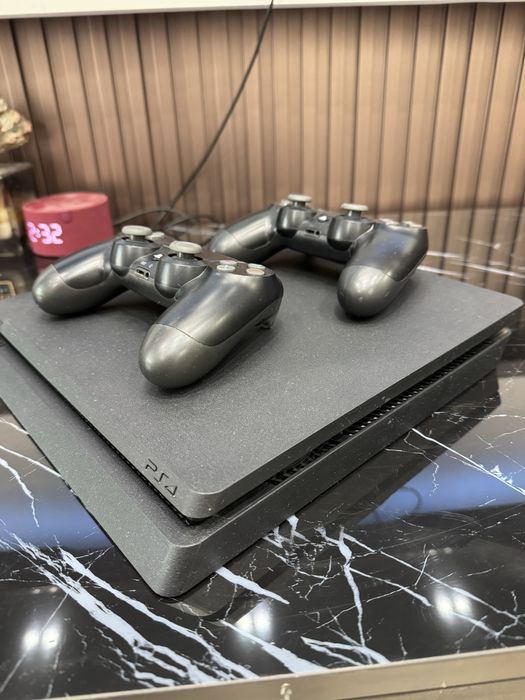 Продам Playstation 4 / playstation 4 soyiladi