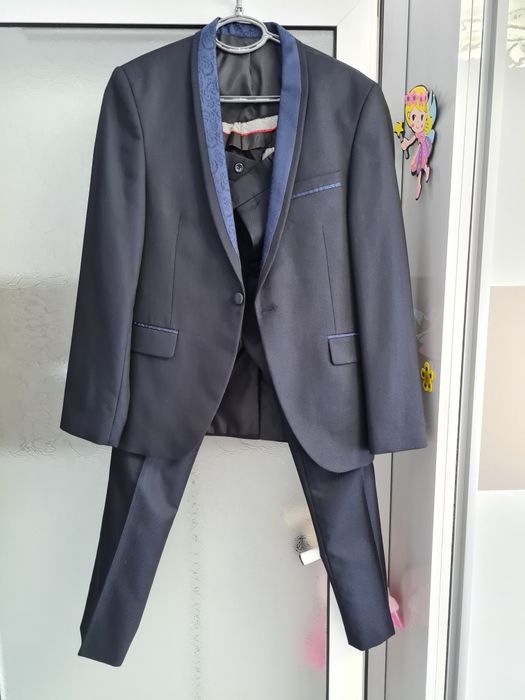 Costum elegant barbati