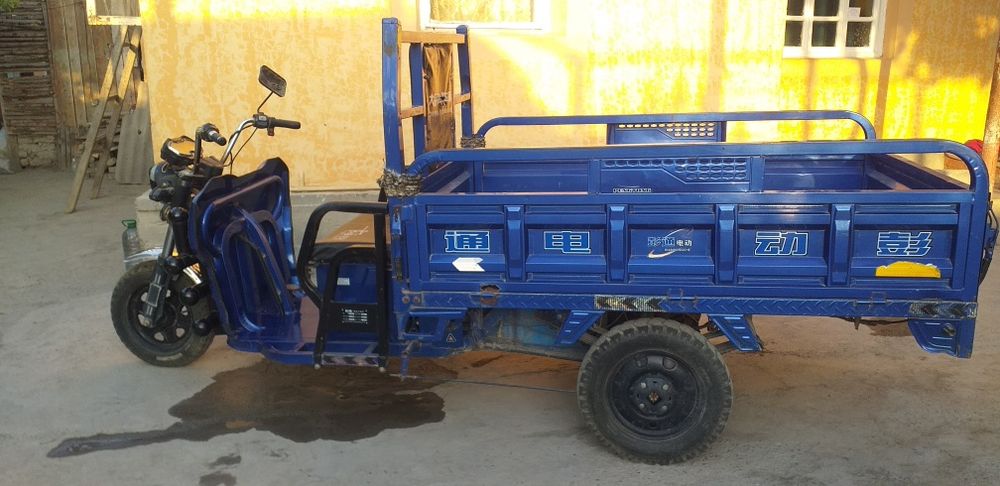 Elektro motoroller sotiladi