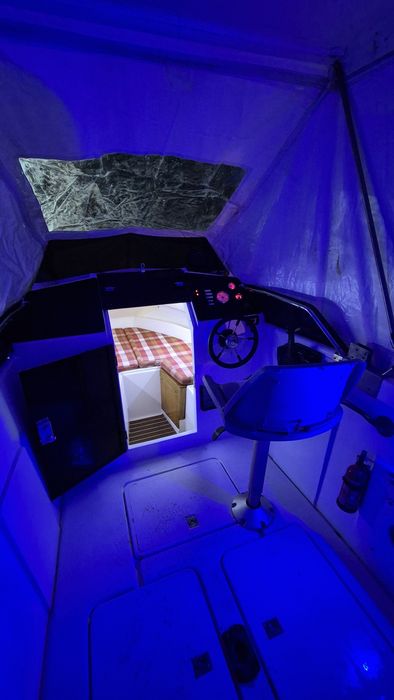 Vand barca semicabinata 5.5 m lungime