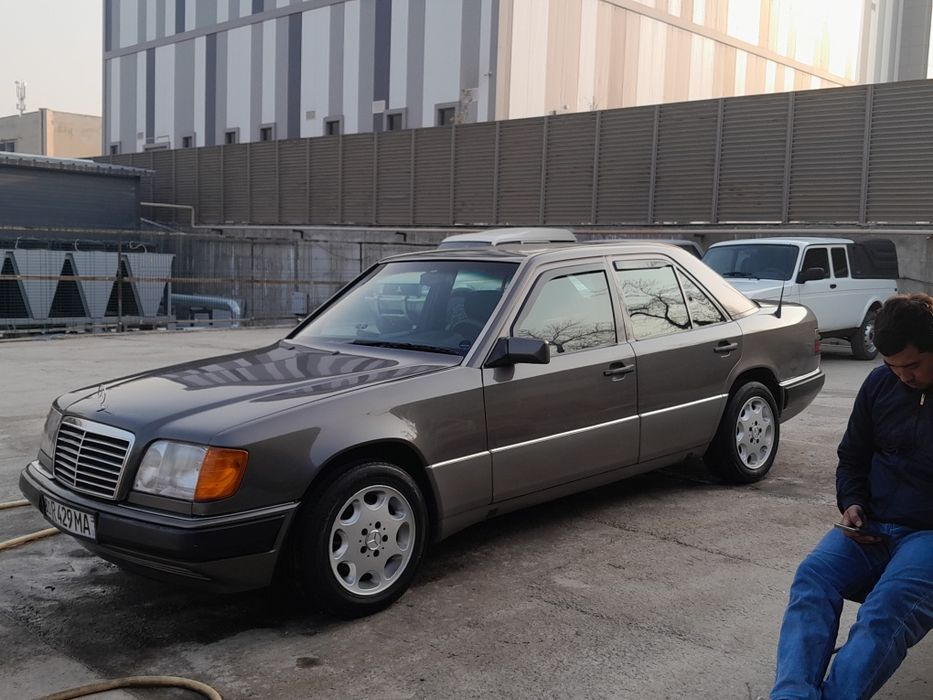 Mersedes E220  124 kuzof