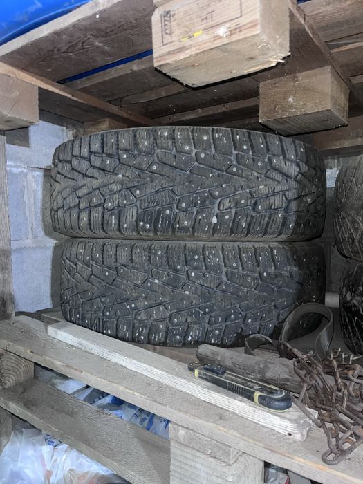 Продам комплект зимней резины 4 (шипы)