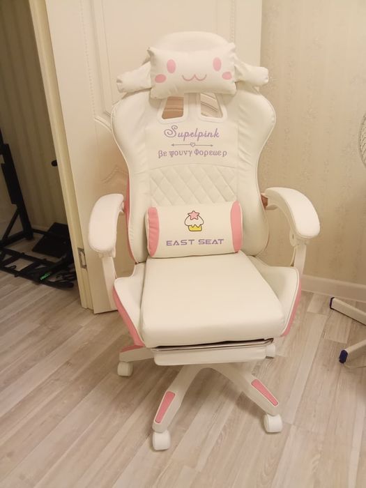 Кресло компьютерное игровое с подголовником и поддержкой