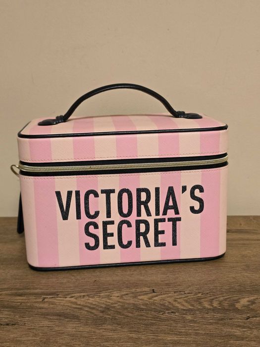 Victoria's Secret оригинално козметично куфарчи