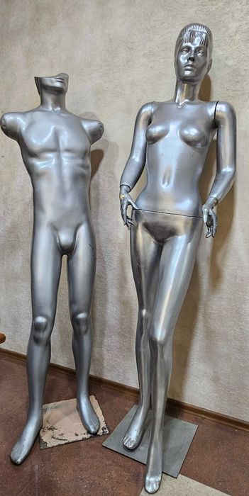 Манекени за витрина