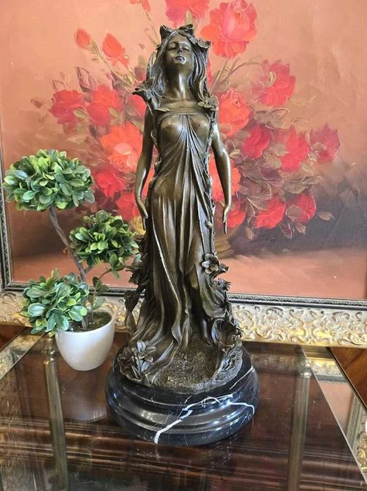 Statueta bronz Persefona,semnata.