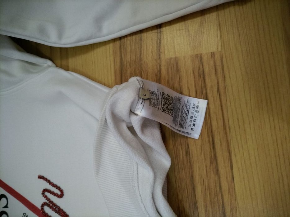 Vand hanorac GUESS nou purtat o singura data