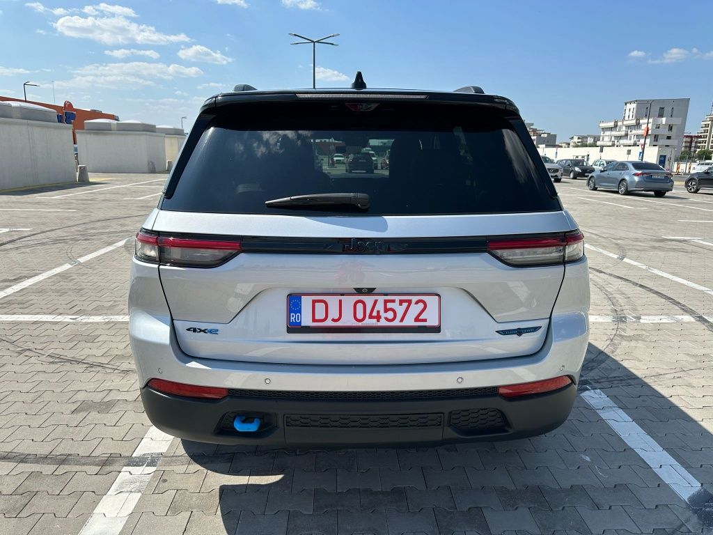 grand cherokee 2022 62000mii euro