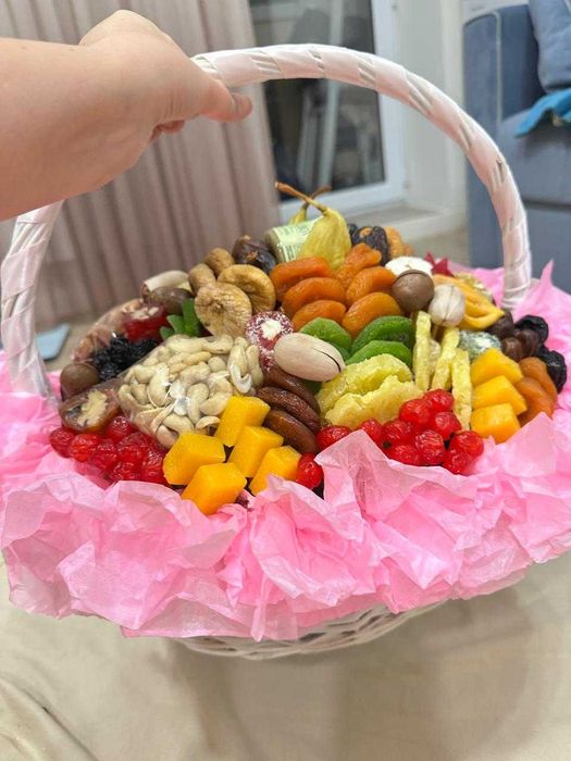 Корзина из сухофруктов, подарок на Новый год. Букет из сухофруктов