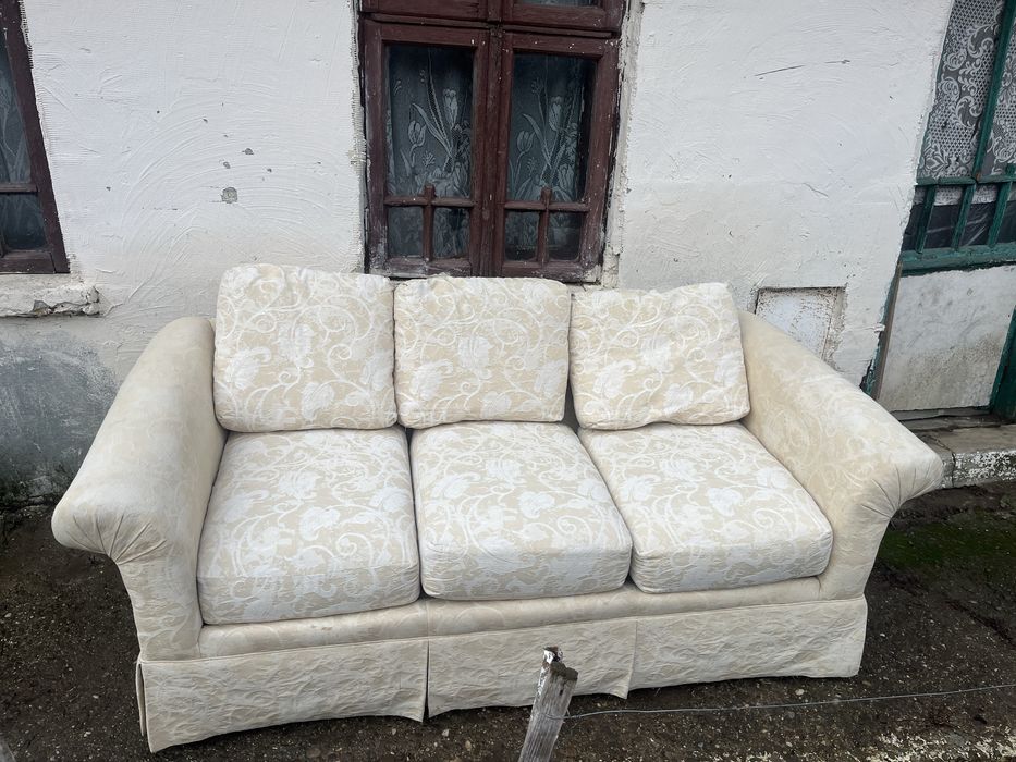 Canapea  3 locuri 1000 ron