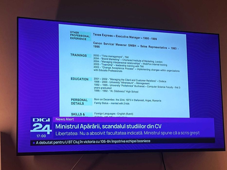 Televizor LED Smart VORTEX V55R0602VS, Ultra HD, 139cm