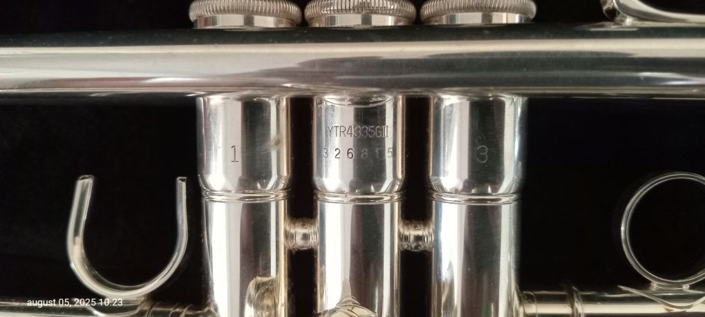 Vând trompeta yamaha seria 4335g2