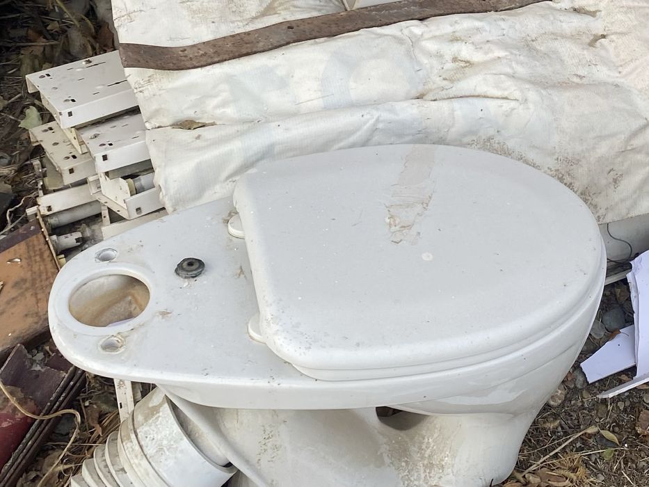 Продам унитазы 10 штук