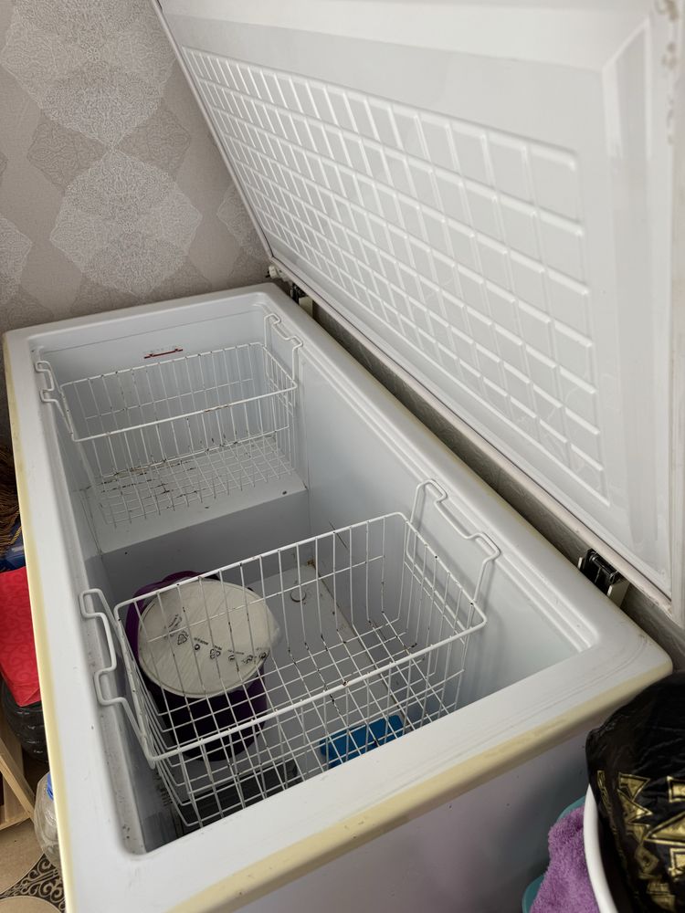 Продам морозильную камеру Frostor 123см.
