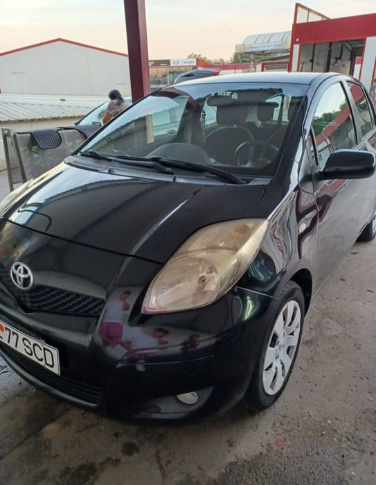 Vând Toyota Yaris 2011