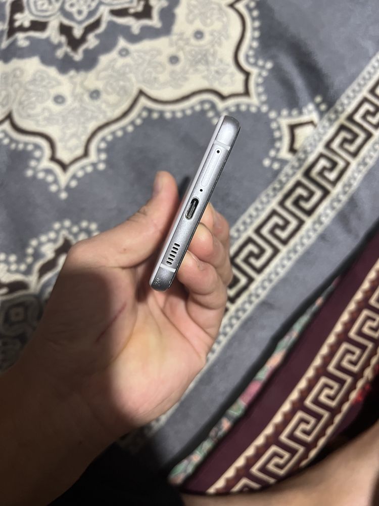 Samsung s21 fe  8/128 holati yaxshi