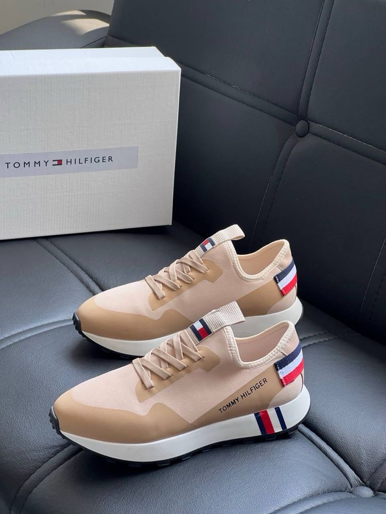 Adidasi Tommy Hilfiger Noi !!! Marimi 36/40 !!!