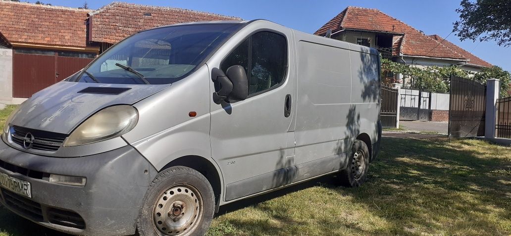 Vând Opel vivaro