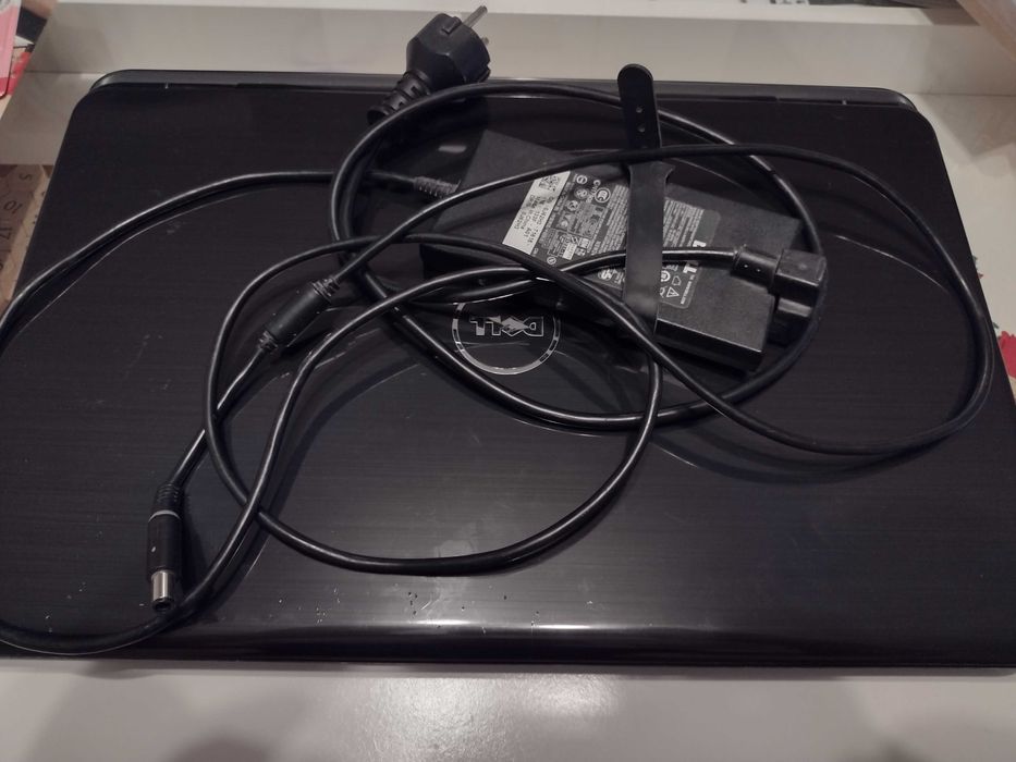 Лаптоп 17 Инча Dell Inspiron N7010 4GB RAM 600GB HDD Нова Батерия