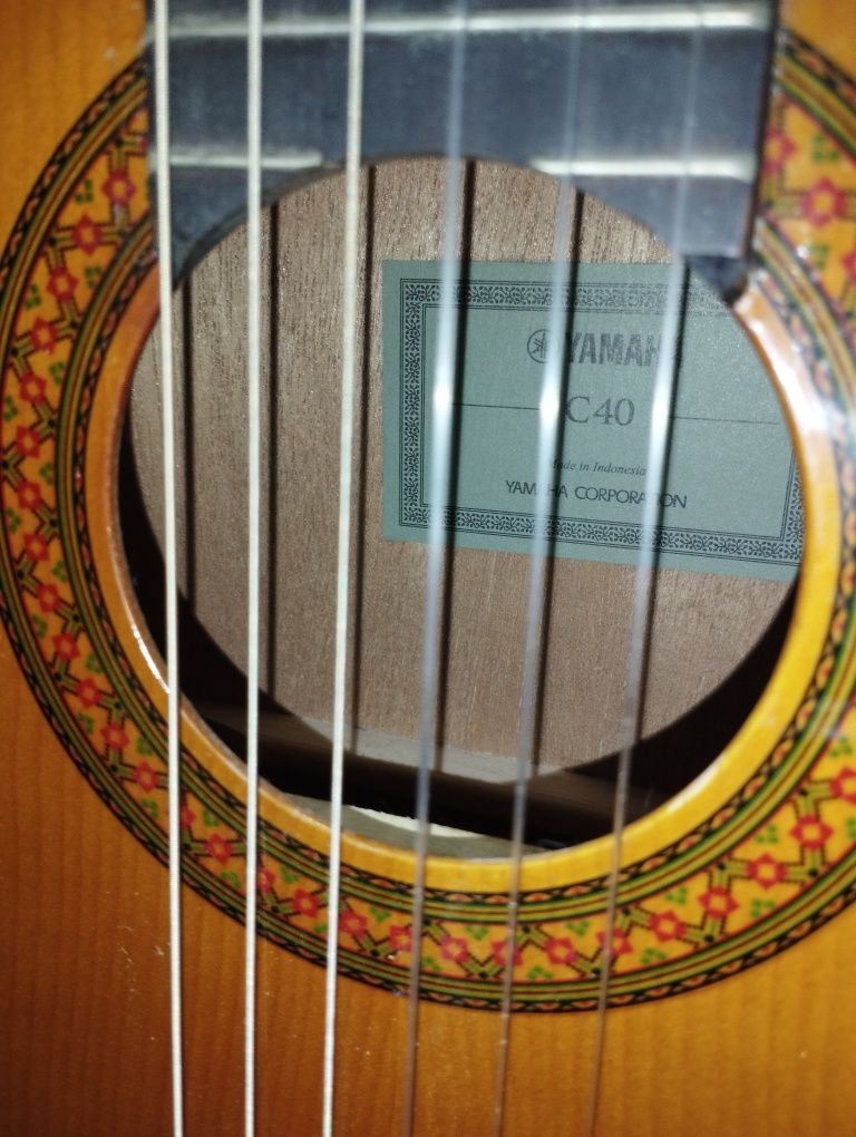 Классическая гитара YAMAHA C40