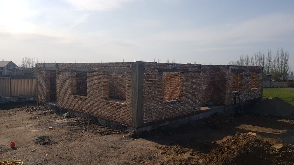 Строительство.  Бригада строителей из Узбекистан