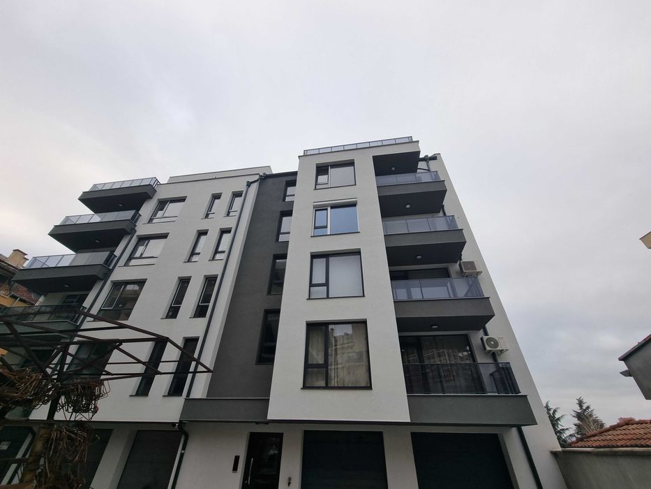 Тристаен апартамент в нова сграда в широк център на гр. Благоевград