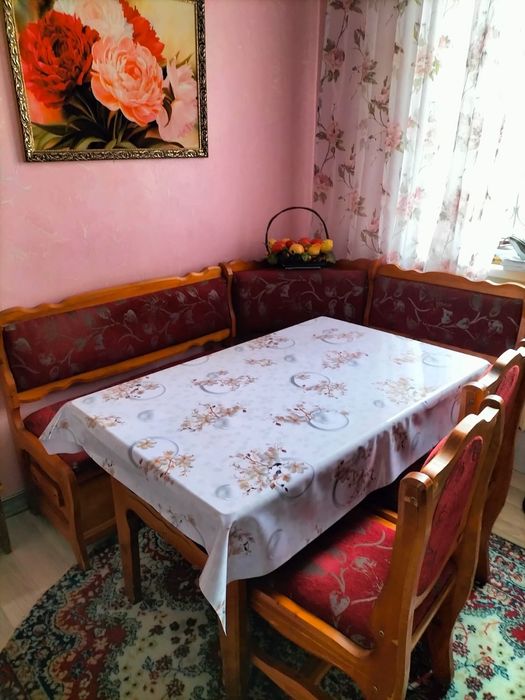 Кухонный уголок из массива дерева