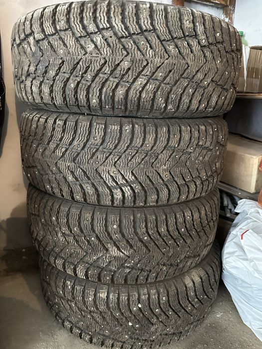Продам шины шипованные