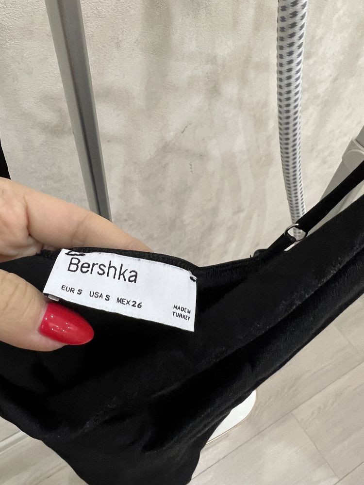 Продам платье S Bershka