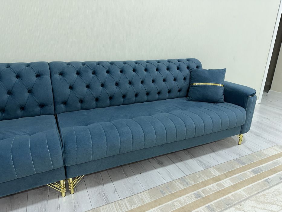 Продаю шикарный диван длиной 4 метра в идеальном состоянии.