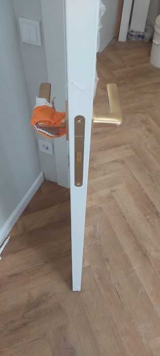 Установка межкомнатных дверей