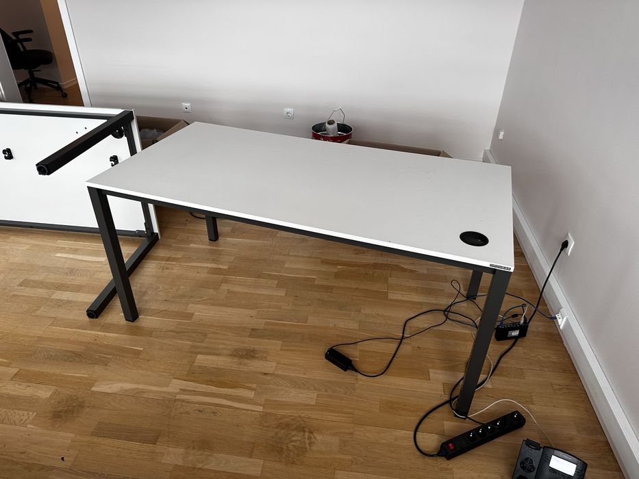 Офис бюро Dromeas – 165x80 см, метална регулируема основа